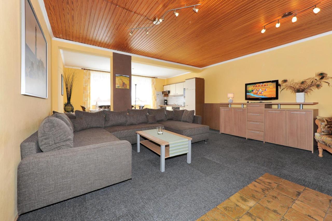 Friesenmeer Ferienwohnung Eins Bensersiel Bagian luar foto